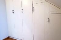 Einbauschrank unter Dachschräge in weiß