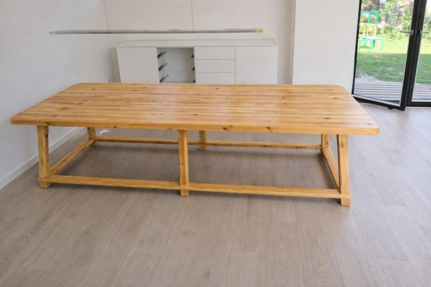 Esstisch aus Holz