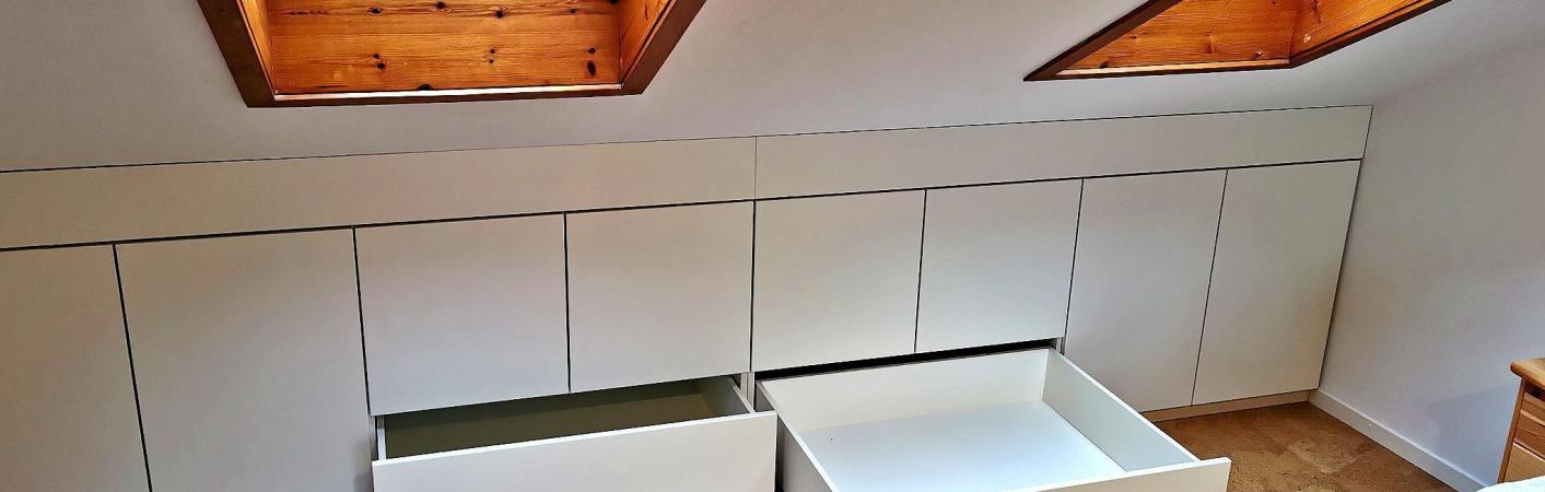 Kommode unter Dachschräge